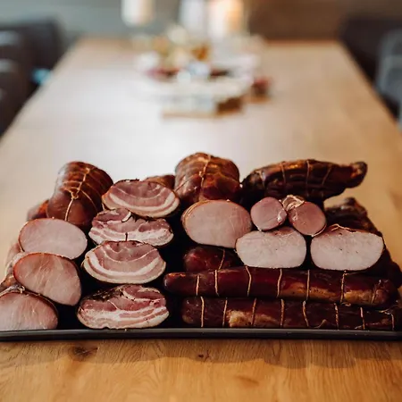 Wies Ma Wzgorzu * Wilkiejmy